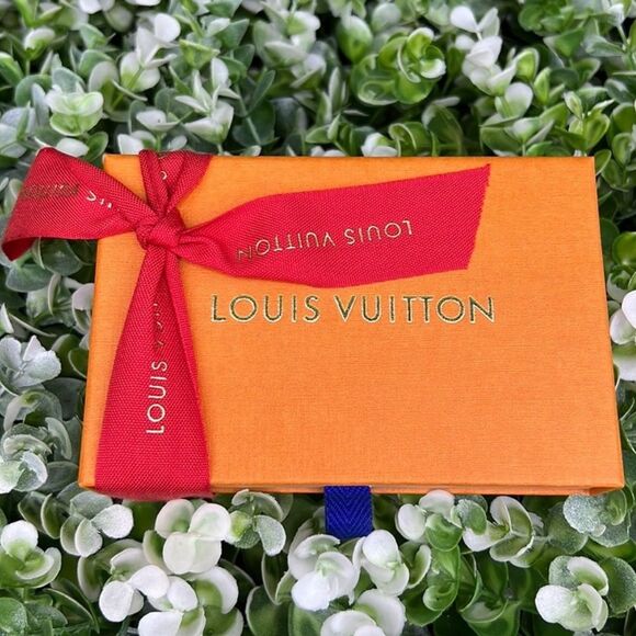 Louis Vuitton Limited Edition Holiday Gift Box and Ribbon NEW - Picture 1 of 13